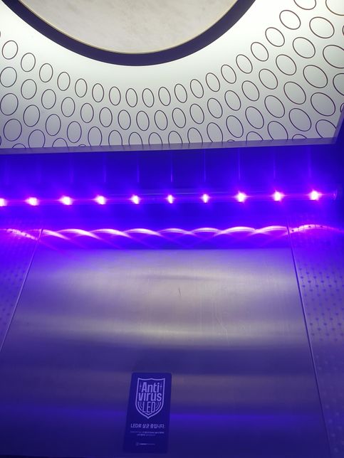 아파트 엘레베이터에 살균램프가 설치되었는데의 0번 째 이미지