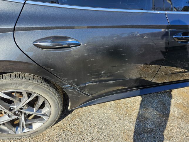 주차장나오다가 기스하고 들어갔는데 수리비 얼마정도 나올까요의 0번 째 이미지