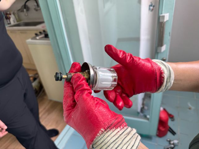 97년식 아파트 세탁기 수전인데 바닥에 있는 저 수전은 뭘까요?의 2번 째 이미지