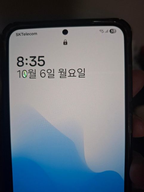 스마트폰 화면이 살짝 깨졌습니다..의 0번 째 이미지