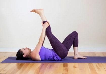 햄스트링 스트레칭 자세 궁금한게 있습니다.의 0번 째 이미지