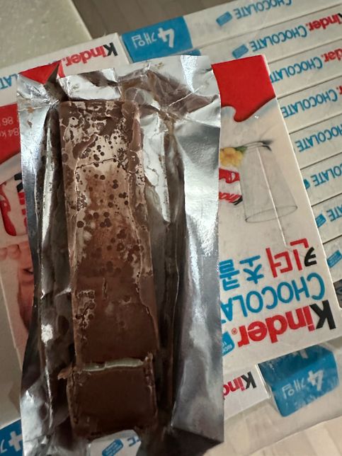 킨더초콜릿이 상태가 이상한거 같은데 먹어도 되나요?의 0번 째 이미지