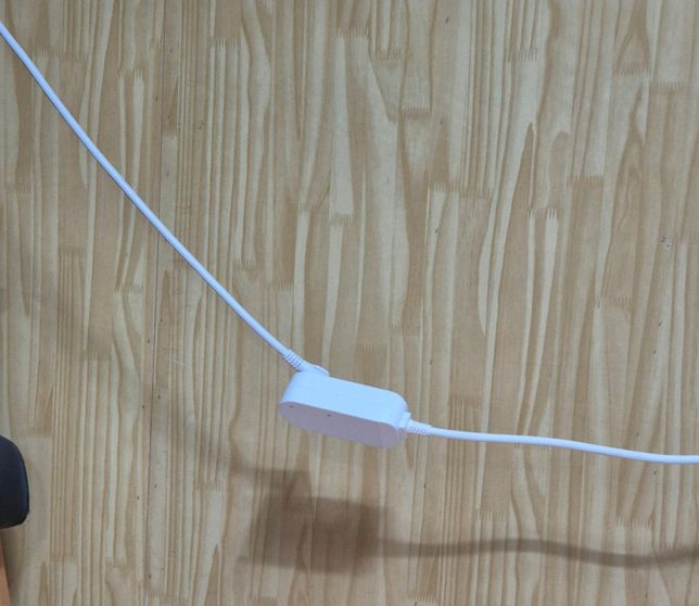 에어컨 멀티탭 사용중인데요 공중에 띄어나도 되나요?의 0번 째 이미지