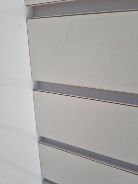 새가구 틈새가 비정상인건지 봐주세요의 0번 째 이미지