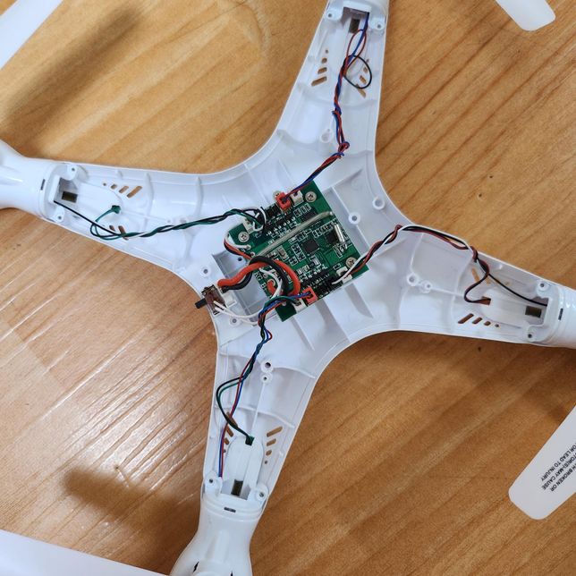 이거 드론 내부 선 연결 제대로 한건지 봐주실 수 있나요?의 0번 째 이미지