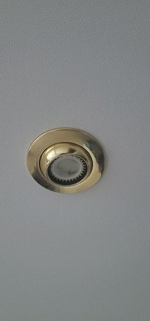 매립등 교체방법 빼는 순서좀 알려주세요의 0번 째 이미지