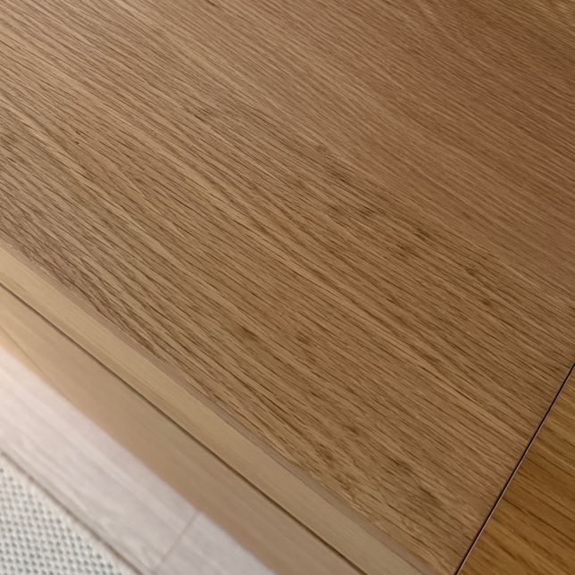 원목 가구에 생긴 반점들이 뭔지 궁금합니다의 1번 째 이미지