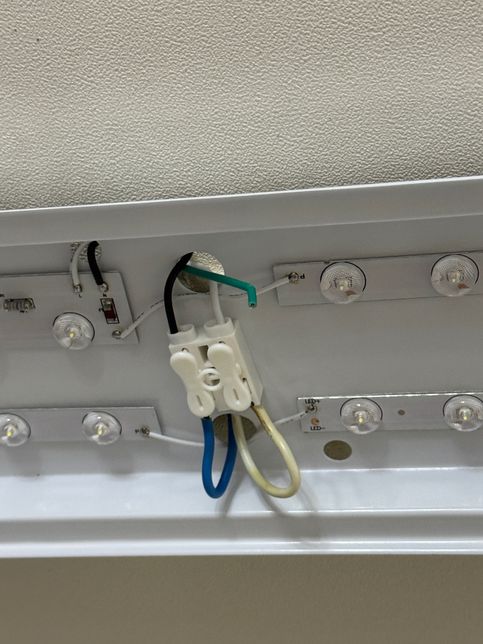 주방 led등을 교체했는데 구리선이의 0번 째 이미지