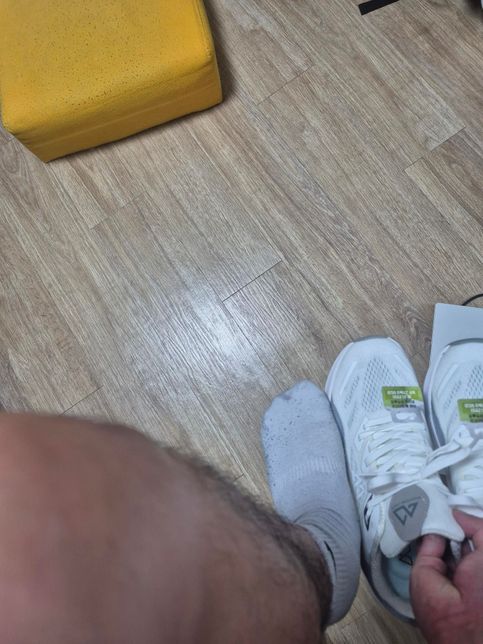 운동화 사이즈 봐주세요. 원래 260신는데 265 샀거든요의 0번 째 이미지