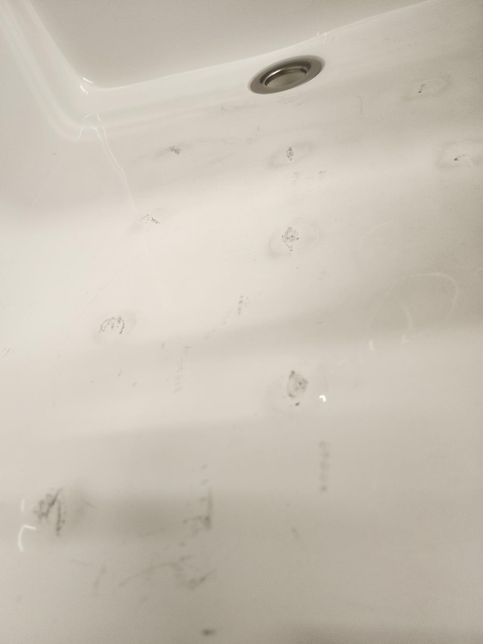 욕조에 생긴 흔적을 지우는 방법 아시는 분?의 0번 째 이미지