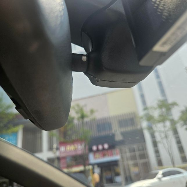 포르쉐 보험수리했는데 완전히 개판입니다 보상이나 처리 어떻게 해야합니까?의 1번 째 이미지