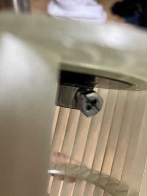 에어컨 송풍팬 나사가 끝까지 안들어가는데 원래 이런가요?의 0번 째 이미지