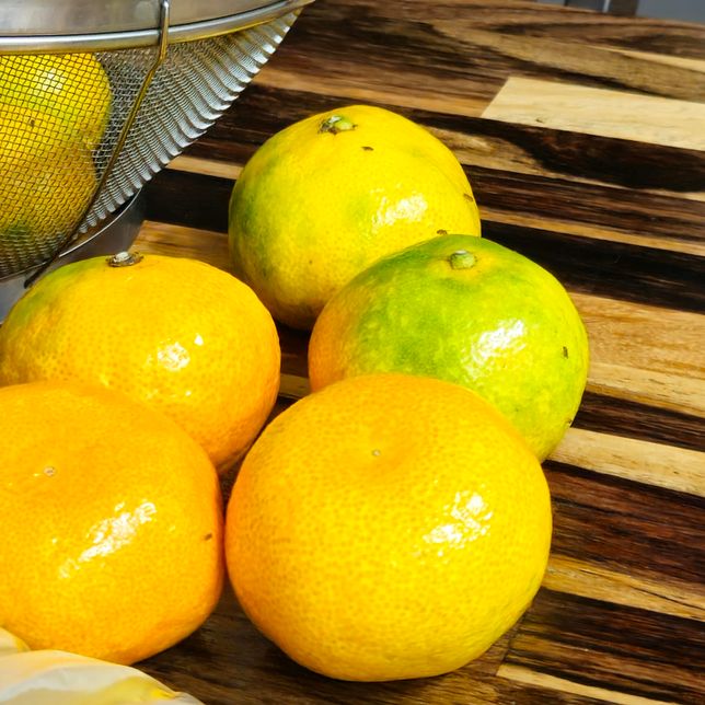 과일에 날파리들이 사진처럼 붙어있는데 먹어도 되나요ㅜㅜ?의 0번 째 이미지