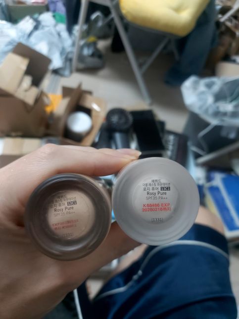 화장품 에뛰드 더블레스팅 파운데이션 색상물어볼께요의 1번 째 이미지