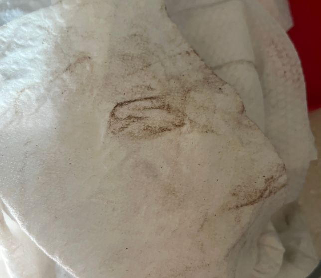 가구 닦으면 이런색깔이 나오기도 하나요?의 0번 째 이미지