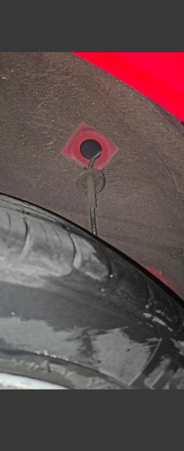 자동차 뒷바퀴 이부분 빠져있어도 괜찮나요?의 0번 째 이미지