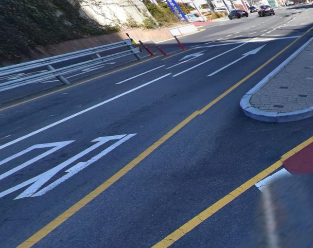 사진 보고 2차서 차로에서 좌회전이 되는 곳인지 아예 금지인지 좀 가르쳐주세요.의 0번 째 이미지