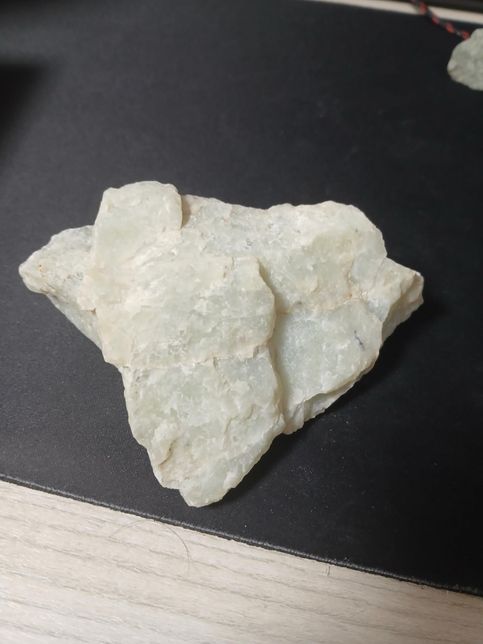 어렸을 때 부터 돌을 좋아해서 돌을 줍고 다녔는데 뭔 돌인가요?의 2번 째 이미지