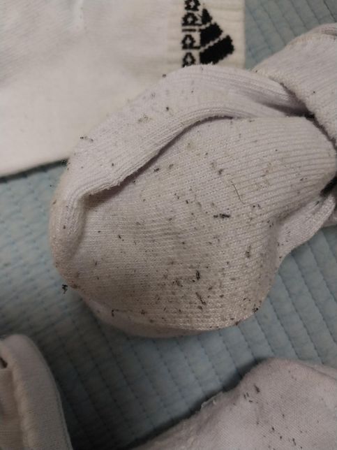 양말이 왜이럴까 좀 봐주세요. 해결방법도 궁금합니다.의 1번 째 이미지