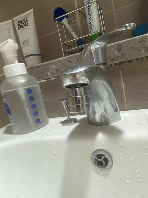 화장실 세면대 수전 제거방법 질문드려요의 0번 째 이미지