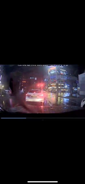 택시차량과 점선과 실선사이 끼어들기중 접촉사고의 1번 째 이미지