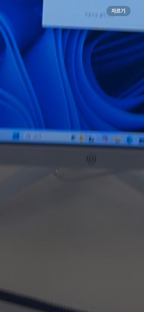 이 모니터 노트북 연결해서 쓰는데 브랜드가 뭘까요?의 0번 째 이미지