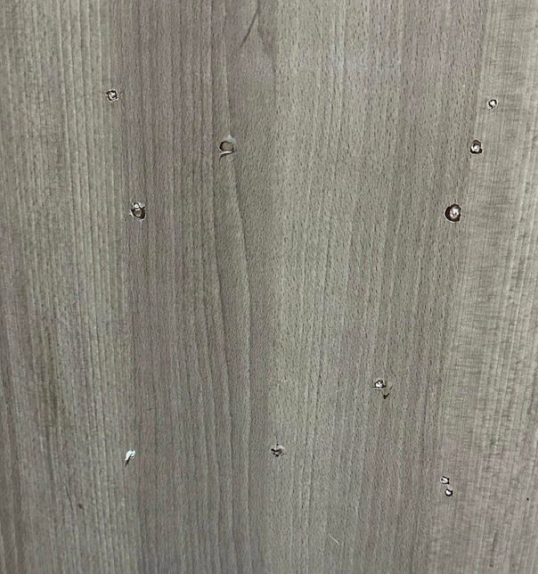 남자화장실 벽에도 구멍이 있나요?(몰카 관련)의 0번 째 이미지