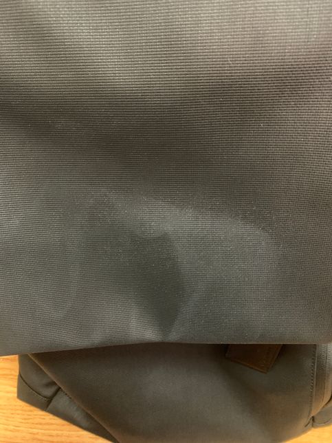페브릭 가방 빗물 자국 얼룩 어떻게 하면 지울 수 있나요의 0번 째 이미지