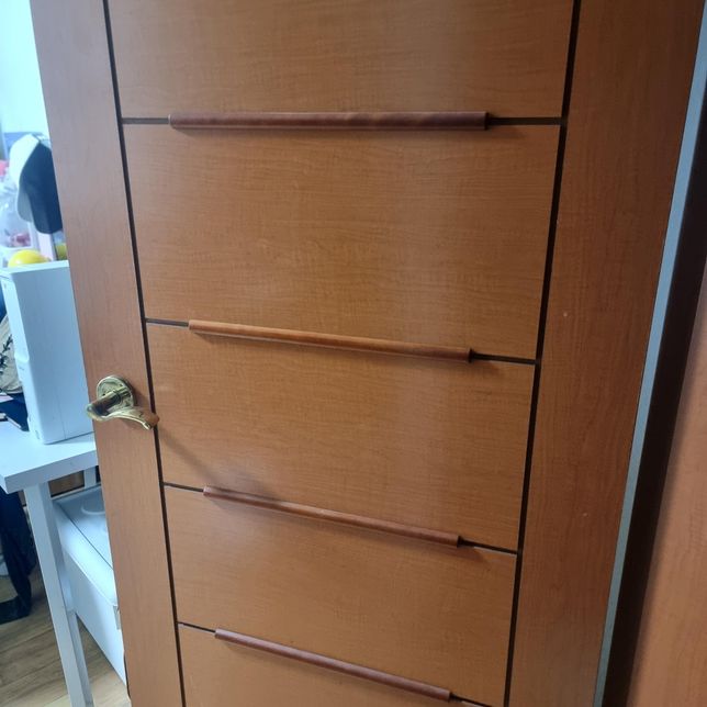 인테리어 화장실 문 교체 vs 필름시공 봐주세요의 0번 째 이미지