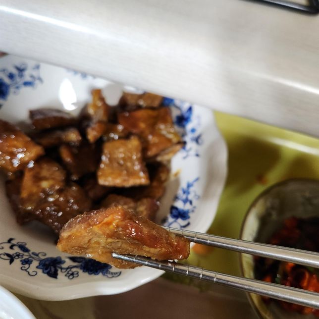 냉동 양념돼지고기 색 구워도 주황색?의 1번 째 이미지