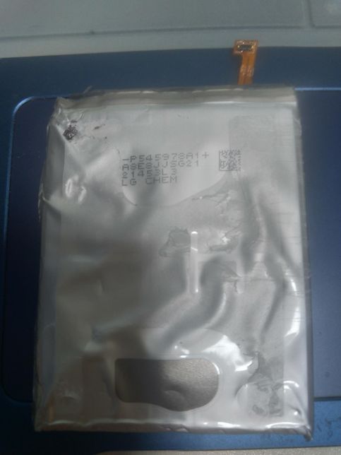 휴대폰 10배터리 분해 이정도면 기포가 조금 생성되서 부푼건가요?의 2번 째 이미지