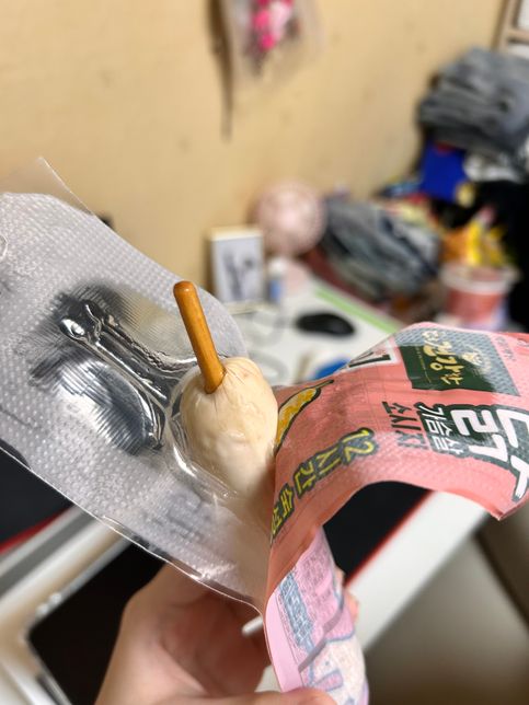 편의점 소세지 겉에 투명한 점액같은게 있어요의 0번 째 이미지