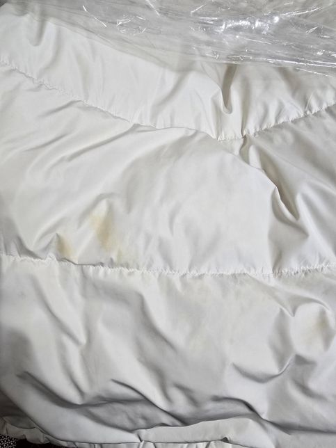 1년된 흰색패딩 변색 빼는법 있나요?의 0번 째 이미지