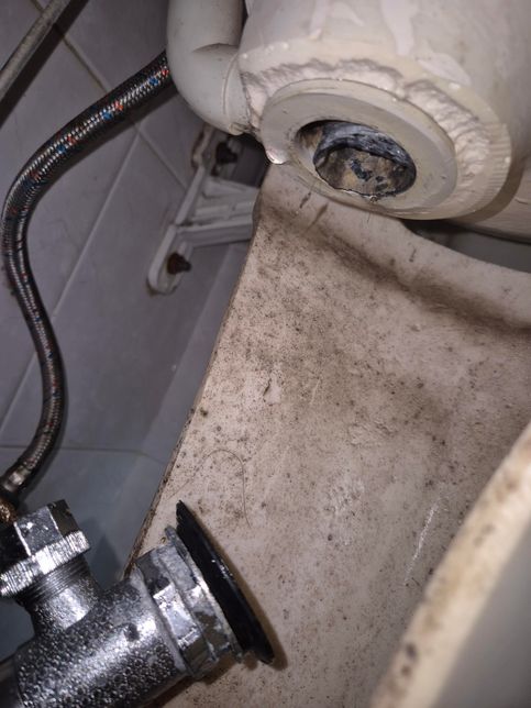 세면대 호수가 빠졌는데 자가 수리가 가능할까요?의 0번 째 이미지