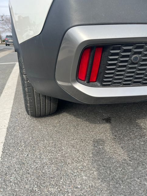 사진 보면 제가 차 긁거나 박은 자국 없은거죠?의 1번 째 이미지