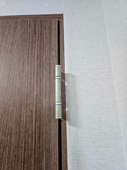 이지 경첩으로 된 방문 위쪽이 벌어져서 문이 걸려서 잘 안닫혀요의 0번 째 이미지