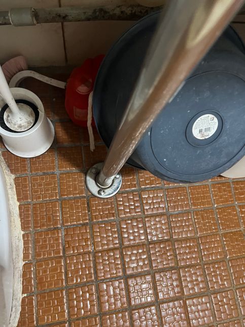 화장실 T자 안전 손잡이가 빠졌어요 .의 1번 째 이미지