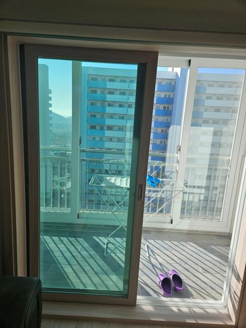 집안으로비치는영문모를붉은빛이유를알고 싶어요의 2번 째 이미지