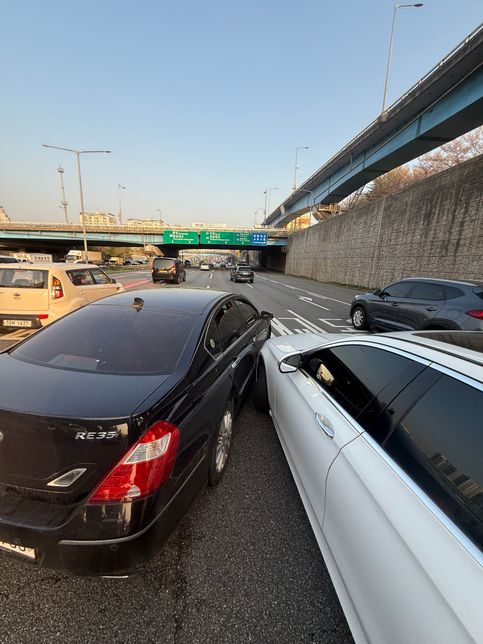 교통사고났습니다 도와주세요 !!!의 0번 째 이미지