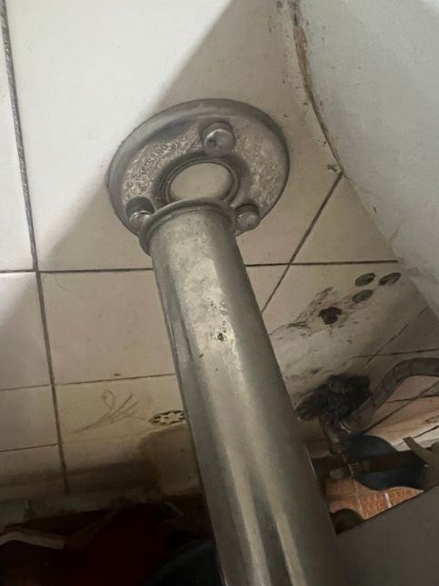 화장실 T자 안전 손잡이가 빠졌어요 .의 0번 째 이미지