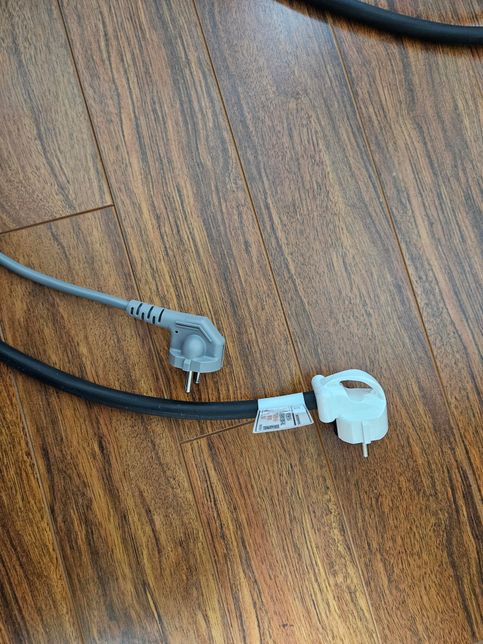 스탠드에어컨에 실외기 코드랑 에어컨 코드가 따로 있는게 맞나요?의 0번 째 이미지