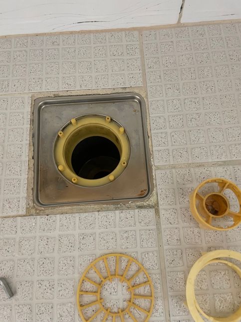 이상하게 생긴 화장실 배수구 교체 질문이요의 0번 째 이미지