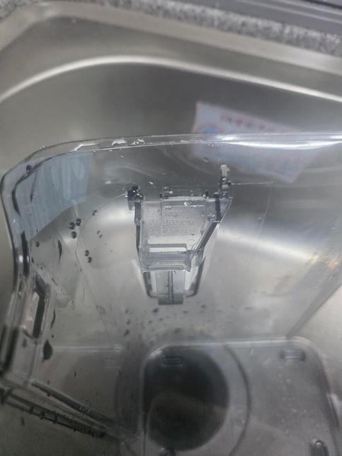 LG전자 제습기 물통에 이런게 있는데 이건 뭔가요?의 0번 째 이미지