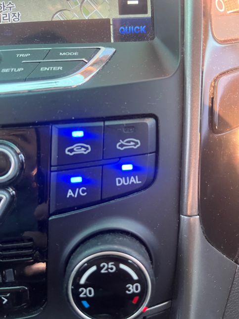 자동차에서 에어컨을 틀면 냄새가 나요의 0번 째 이미지