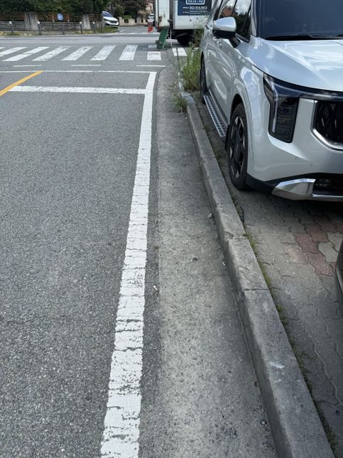 카센터에서 고객들 차로 인도를 막고있어서 차도로 통행하다가 사고나면 카센터에도 책임이있나요??의 0번 째 이미지