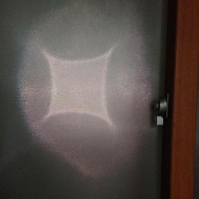 이렇게 생긴 유리창은 뭐라고 부르나요?의 1번 째 이미지