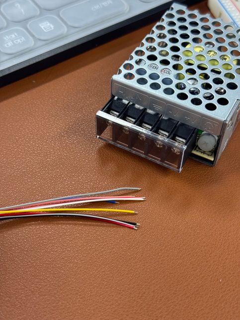 Smps에서 전압을 받아와야하는데 8선을 어떻게 연결하나요?의 0번 째 이미지