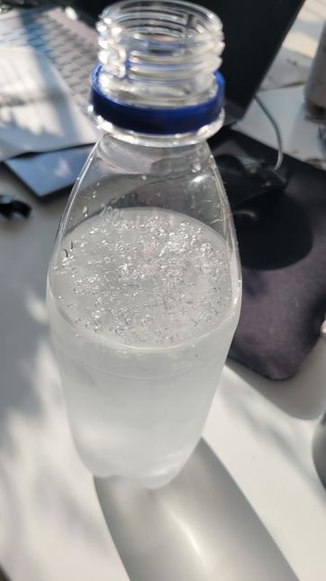 궁금한데요. 김치냉장고에서 탄산수를 꺼내서 한입 먹었는데 갑자기 얼었는데 왜 이런현상이 생기나요,의 0번 째 이미지