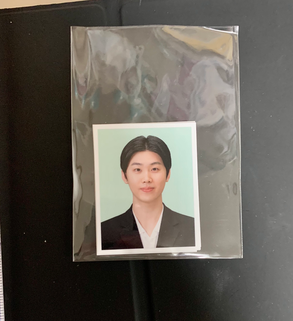 이 사진 여권사진으로 사용할 수 있나요??의 0번 째 이미지