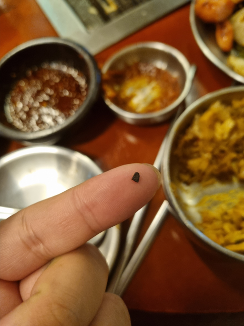 음식에서 철?플라스틱이 나와 씹은후 치과치료 후 피해보상 받을 수 있나요?의 0번 째 이미지